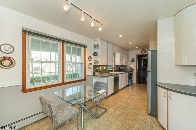 320 Reynolds Ave, Parsippany-troy Hills Twp., NJ 07054