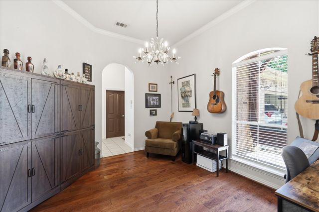 8106 Summerleaf Drive, Arlington, TX 76001