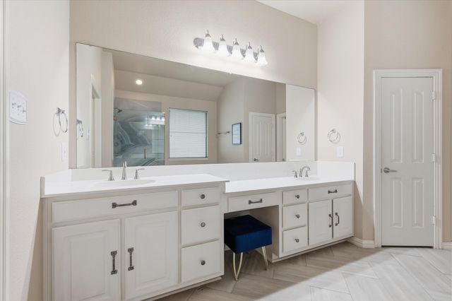 8106 Summerleaf Drive, Arlington, TX 76001