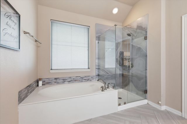 8106 Summerleaf Drive, Arlington, TX 76001