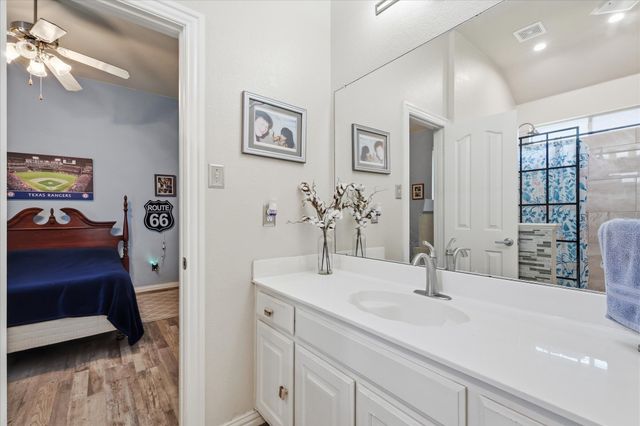8106 Summerleaf Drive, Arlington, TX 76001