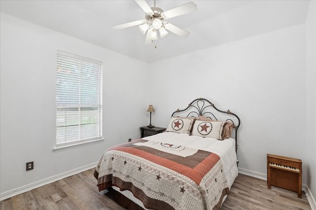8106 Summerleaf Drive, Arlington, TX 76001