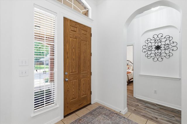 8106 Summerleaf Drive, Arlington, TX 76001