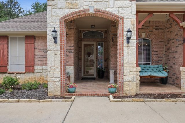 8106 Summerleaf Drive, Arlington, TX 76001