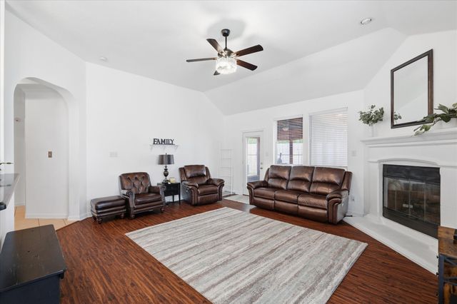 8106 Summerleaf Drive, Arlington, TX 76001