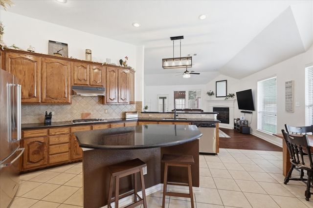 8106 Summerleaf Drive, Arlington, TX 76001