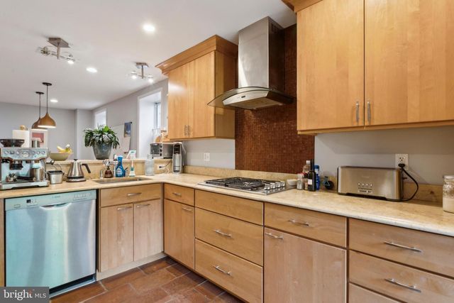 1911 MOUNT VERNON ST, Philadelphia, PA 19130