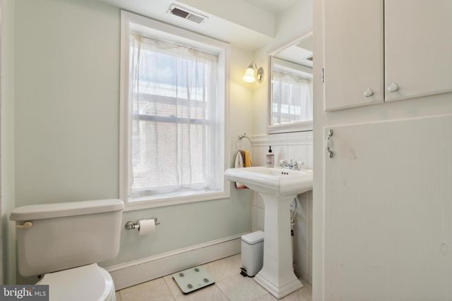 1911 MOUNT VERNON ST, Philadelphia, PA 19130