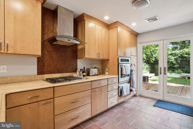 1911 MOUNT VERNON ST, Philadelphia, PA 19130