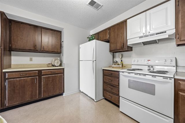 130 Thompson Drive SE 212, Cedar Rapids, IA 52403