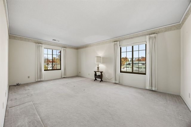 130 Thompson Drive SE 212, Cedar Rapids, IA 52403