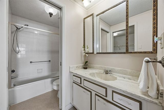 130 Thompson Drive SE 212, Cedar Rapids, IA 52403