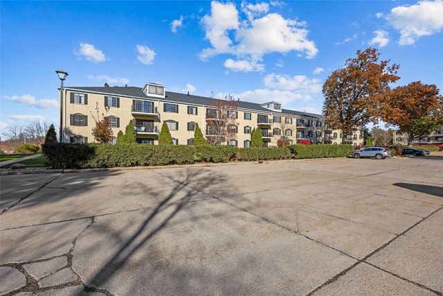 130 Thompson Drive SE 212, Cedar Rapids, IA 52403