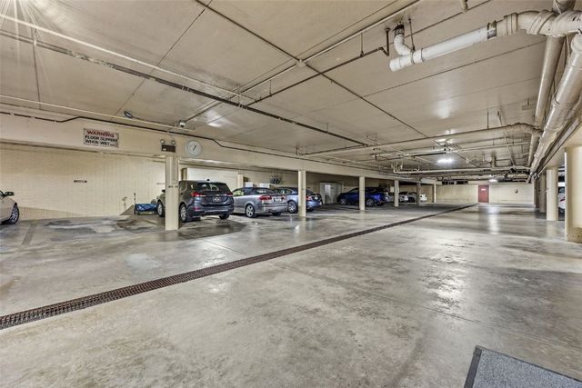 130 Thompson Drive SE 212, Cedar Rapids, IA 52403