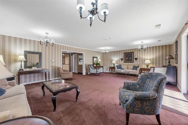 130 Thompson Drive SE 212, Cedar Rapids, IA 52403