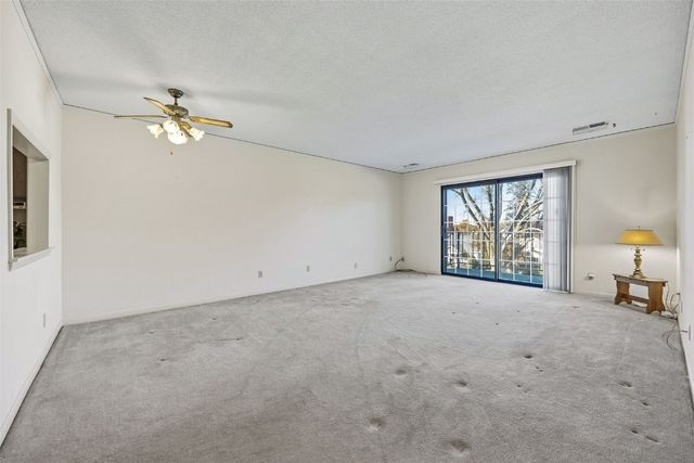 130 Thompson Drive SE 212, Cedar Rapids, IA 52403