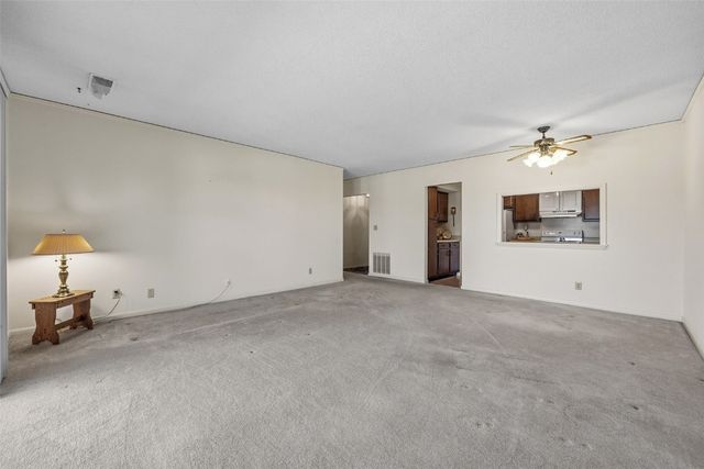 130 Thompson Drive SE 212, Cedar Rapids, IA 52403