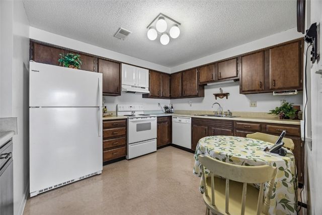 130 Thompson Drive SE 212, Cedar Rapids, IA 52403