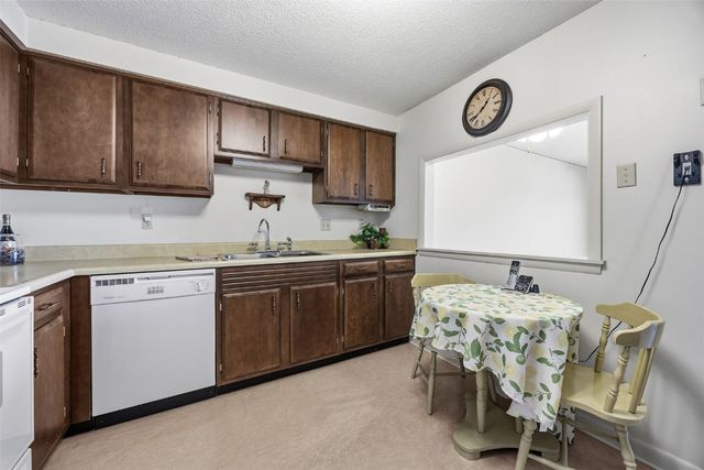 130 Thompson Drive SE 212, Cedar Rapids, IA 52403