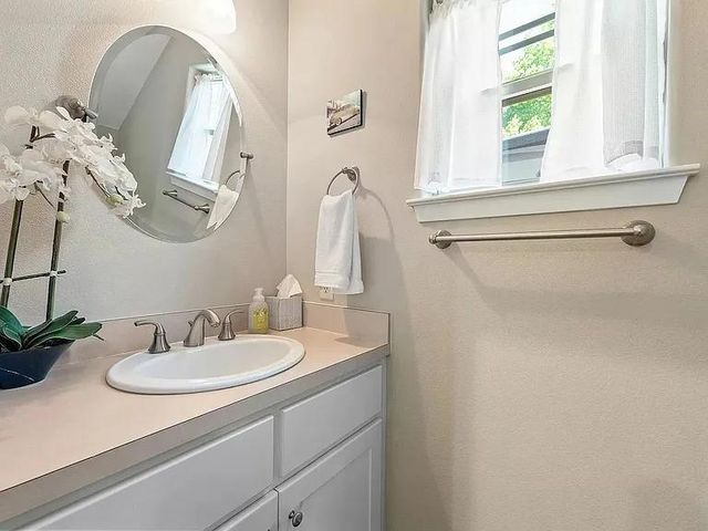 606 Fletcher ST, Austin, TX 78704