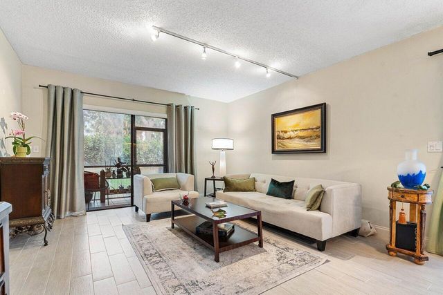 5200 E Club Circle 106, Boca Raton, FL 33487