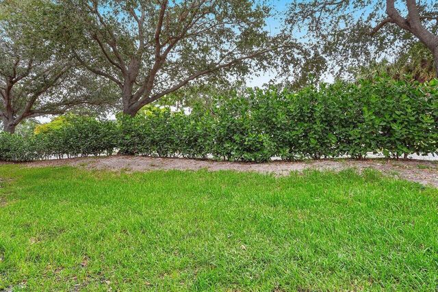 5200 E Club Circle 106, Boca Raton, FL 33487