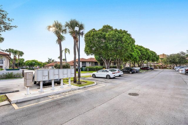 5200 E Club Circle 106, Boca Raton, FL 33487