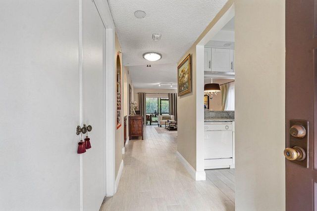 5200 E Club Circle 106, Boca Raton, FL 33487