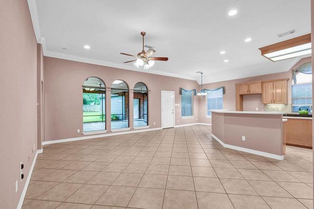 105 Indian Paintbrush, Lake Jackson, TX 77566