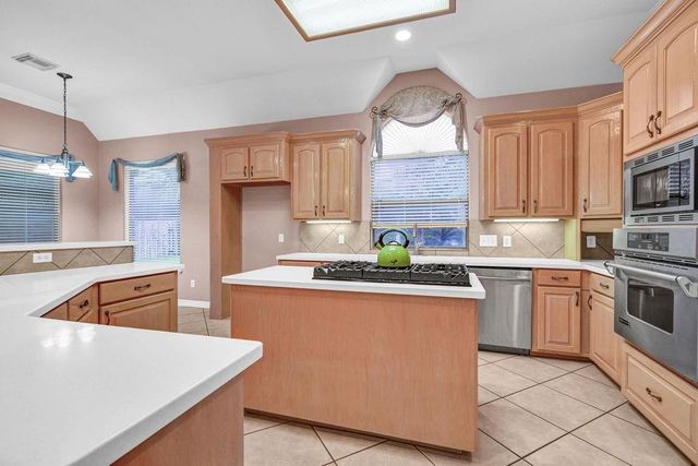 105 Indian Paintbrush, Lake Jackson, TX 77566