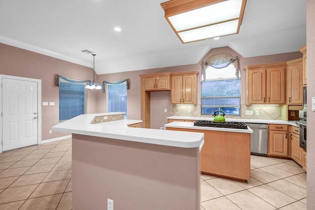 105 Indian Paintbrush, Lake Jackson, TX 77566