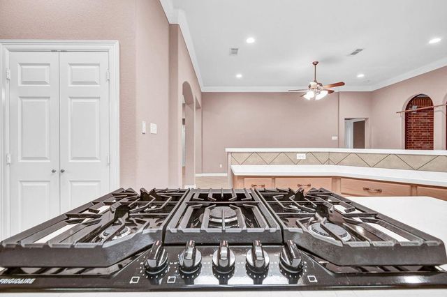 105 Indian Paintbrush, Lake Jackson, TX 77566
