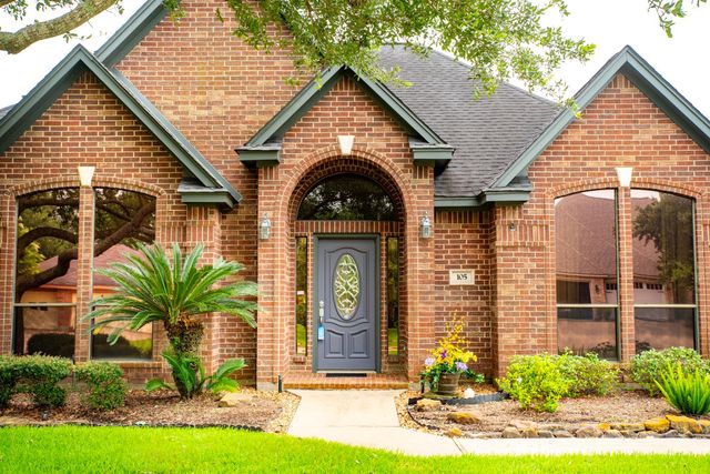 105 Indian Paintbrush, Lake Jackson, TX 77566