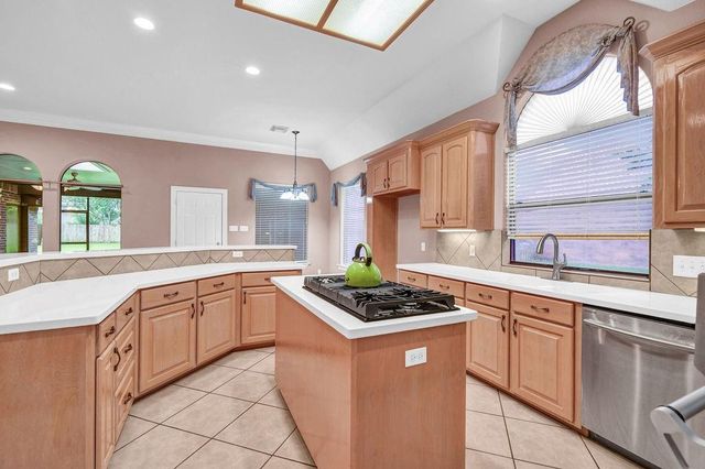 105 Indian Paintbrush, Lake Jackson, TX 77566