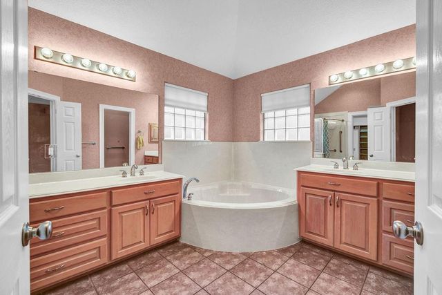 105 Indian Paintbrush, Lake Jackson, TX 77566