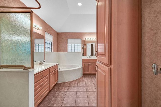 105 Indian Paintbrush, Lake Jackson, TX 77566