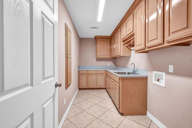 105 Indian Paintbrush, Lake Jackson, TX 77566