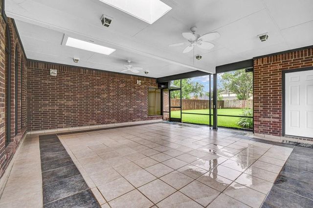 105 Indian Paintbrush, Lake Jackson, TX 77566