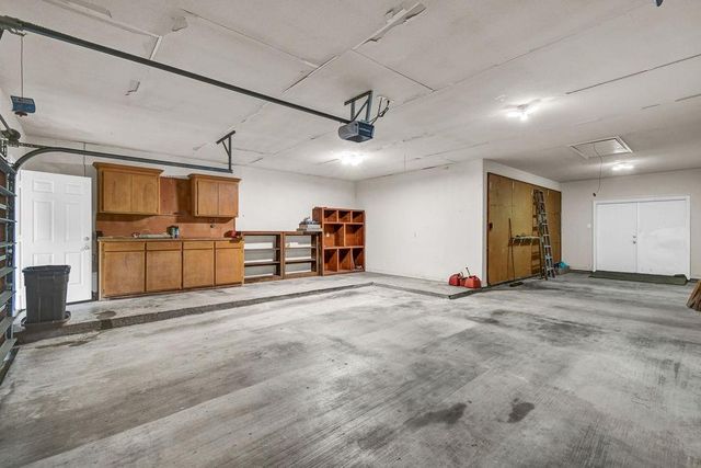 105 Indian Paintbrush, Lake Jackson, TX 77566