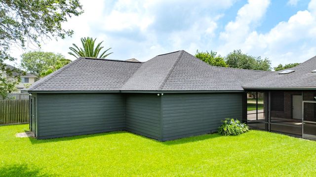 105 Indian Paintbrush, Lake Jackson, TX 77566