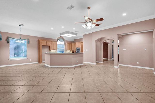 105 Indian Paintbrush, Lake Jackson, TX 77566