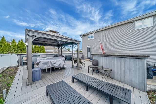 100 Anderson Avenue, North Babylon, NY 11703