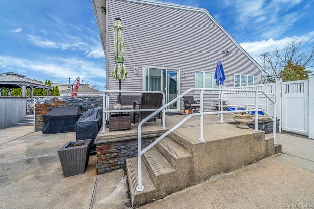 100 Anderson Avenue, North Babylon, NY 11703