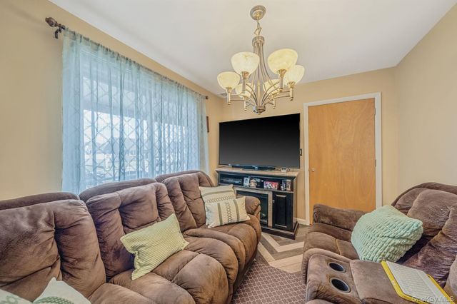 100 Anderson Avenue, North Babylon, NY 11703