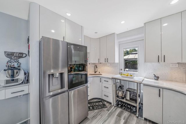 100 Anderson Avenue, North Babylon, NY 11703