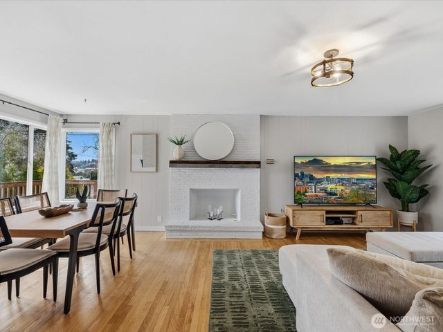 18604 105th Avenue NE, Bothell, WA 98011