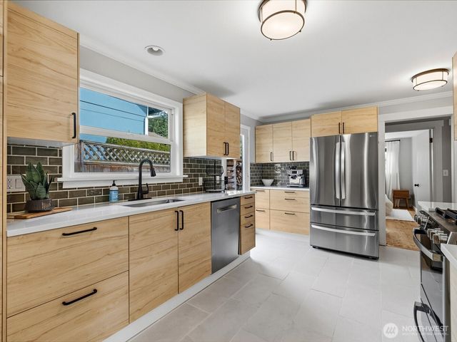 18604 105th Avenue NE, Bothell, WA 98011