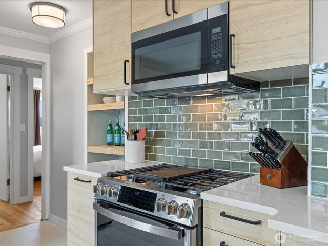 18604 105th Avenue NE, Bothell, WA 98011