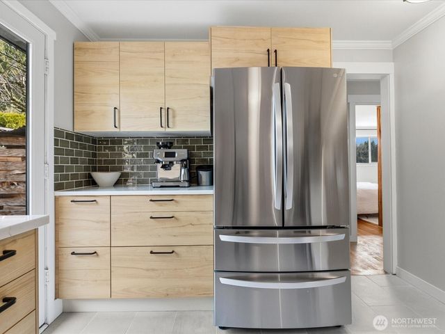 18604 105th Avenue NE, Bothell, WA 98011