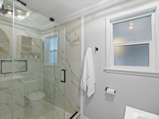 18604 105th Avenue NE, Bothell, WA 98011